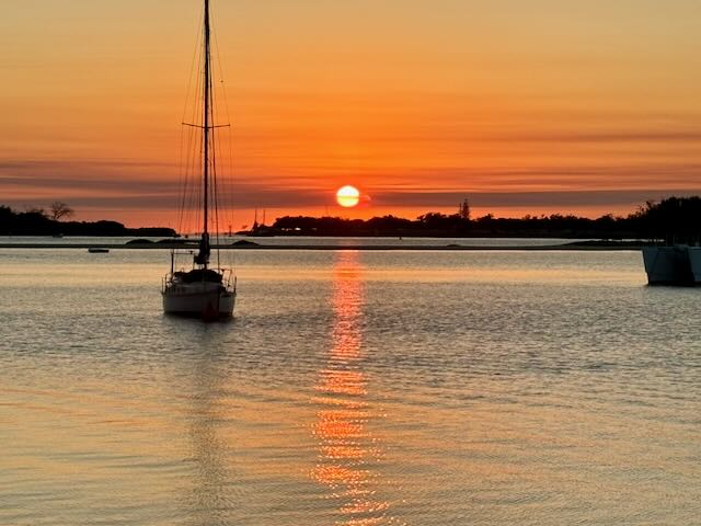 beautiful sunrise on the broadwater